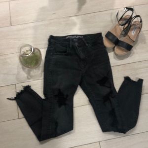 American Eagle Black Ripped Jeans Size 8. EUC